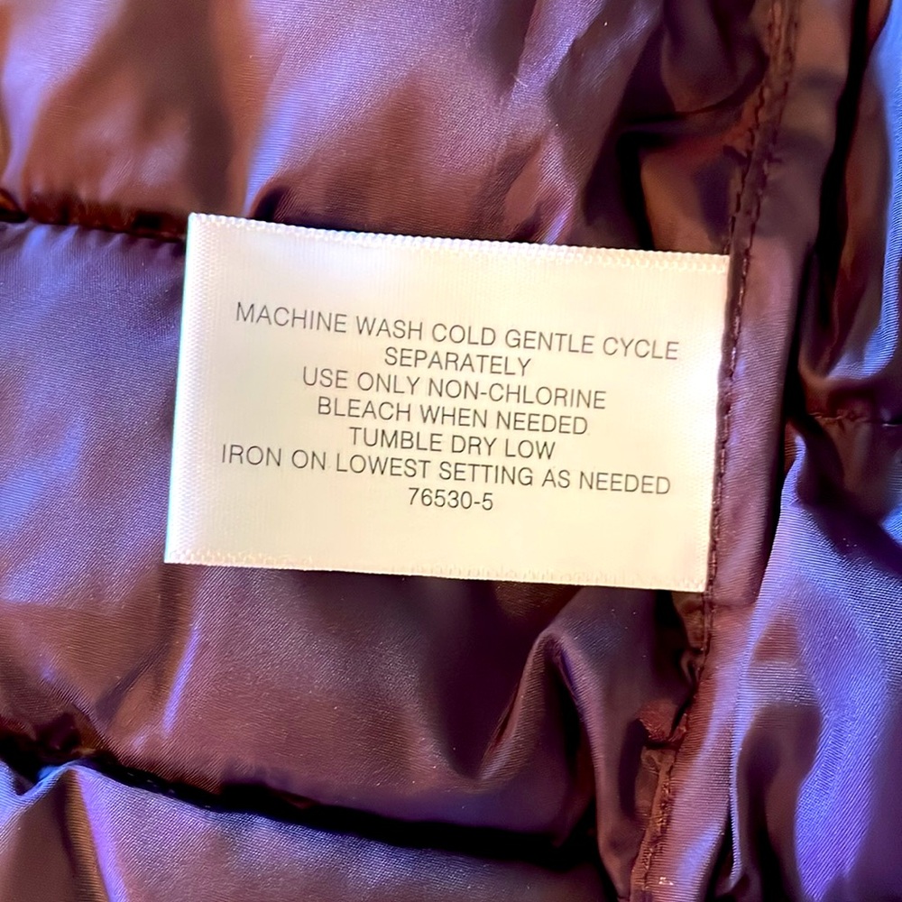 NWOT St. John's Bay Women’s Purple Puffer Jacket with Hood.  Size XL. - Picture 5 of 7